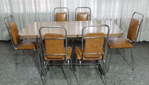 Juego de Comedor: Mesa con Tapa Cerámica y 6 Sillas Tapizadas