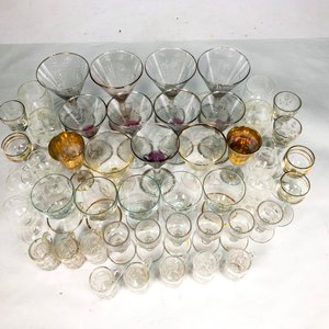 Lote Variado de Cristalería: Copas y Vasos de Distintos Diseños y Tamaños - imagen 5