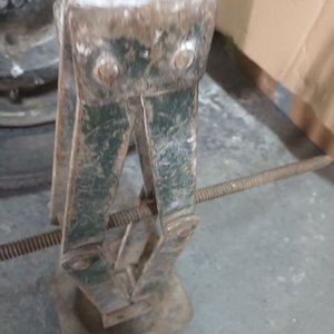 Lote de Herramientas Varias y Rueda de Renault 12 - imagen 5