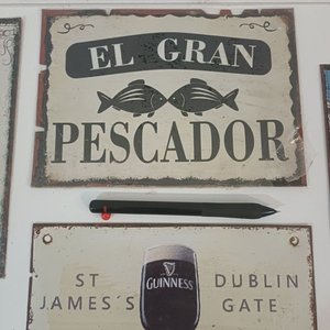 Lote de 8 Chapas Vintage Temáticas: Guinness, Uruguay, Carnaval y Más - imagen 6
