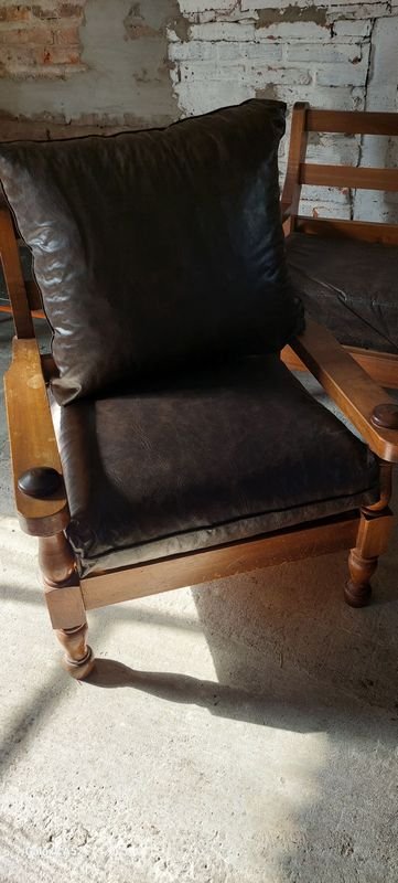 Juego de living en madera con almohadones - imagen 4