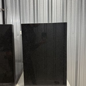 Mesitas de Apoyo Esquinero en L de Granito Negro y Cemento - imagen 4