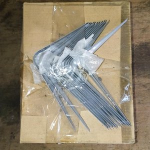 Lote siguiente: 60 Ménsulas Metálicas para Estantería 4x5 Pulgadas