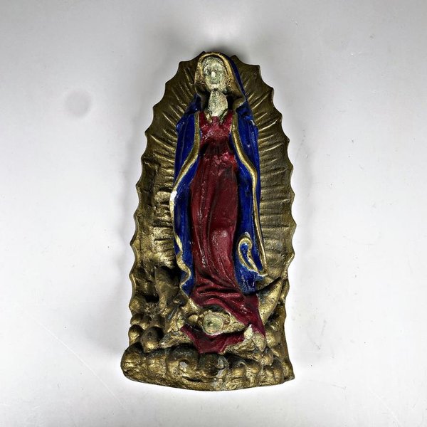 Figura Religiosa Virgen de Guadalupe Pintada, Base Dorada - imagen 1