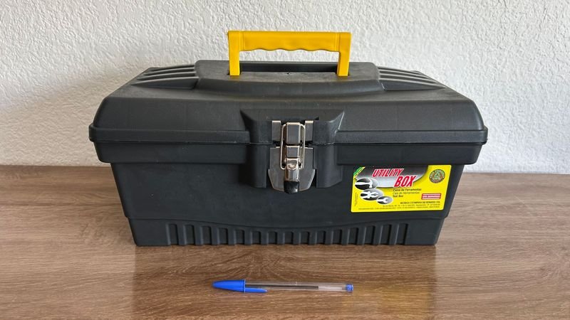 Lote anterior: Valija de herramientas metálica con broche y bolígrafo azul