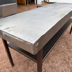 Mesada de Acero Inoxidable con Estructura de Hierro y Estante - imagen 2