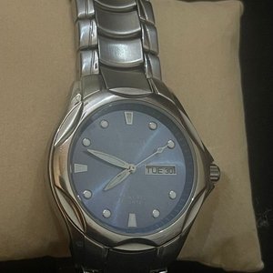 Reloj Armitron Classic Day-Date Acero Azul Sumergible 165ft - imagen 7
