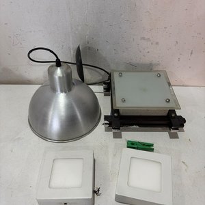 Lote siguiente: Lote de Plafones LED y Lámpara Industrial
