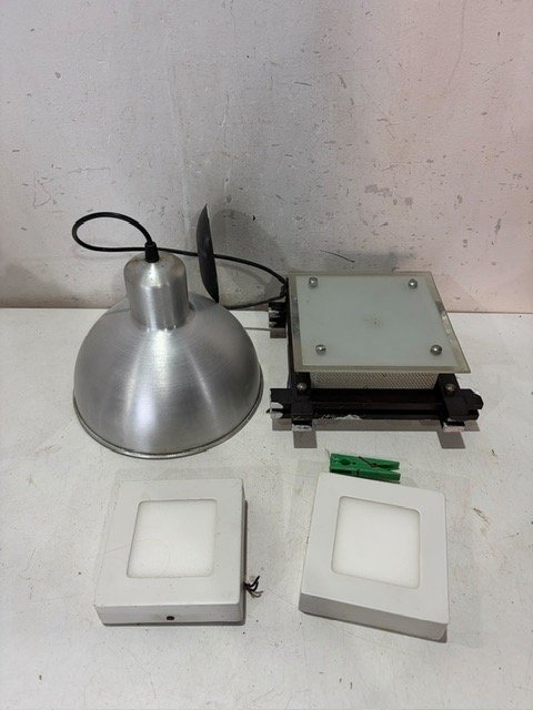 Lote de Plafones LED y Lámpara Industrial