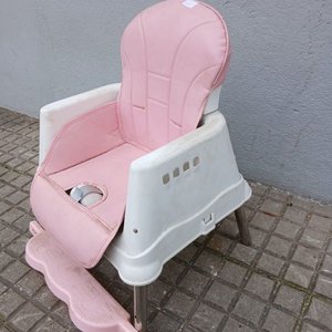 Lote de 6 piezas: Cambiador bebé rosado, silla de auto, silla de comer, silla dorada y 2 armazones - imagen 3