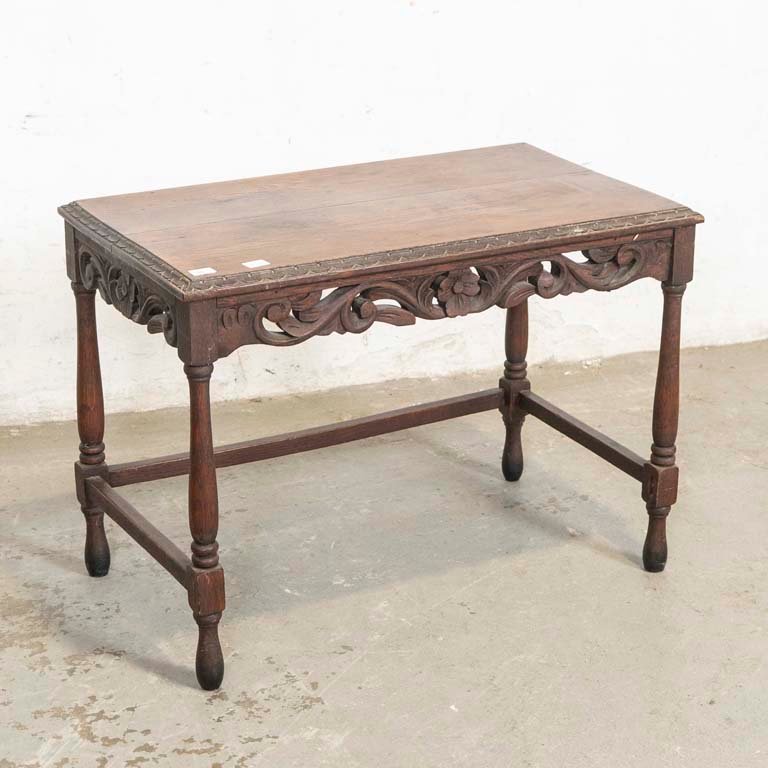 Mesa de Sala Antigua de Roble Tallado