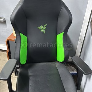 Escritorio Madera Oscura y Silla Gamer Razer Negra con Detalles Verdes - imagen 2