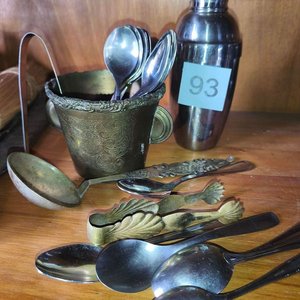 Coctelera Metálica y Cubiertos Antiguos de Plata - imagen 1