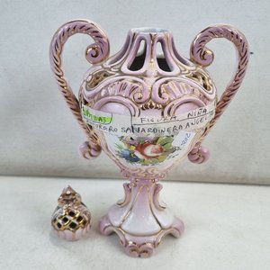 Conjunto Antiguo de Porcelana: Ánfora, Figura de Niña y Pieza con Angelito - imagen 3