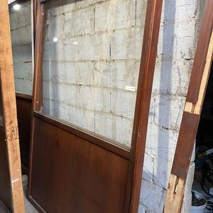 Lote anterior: Mampara de Madera y Vidrio