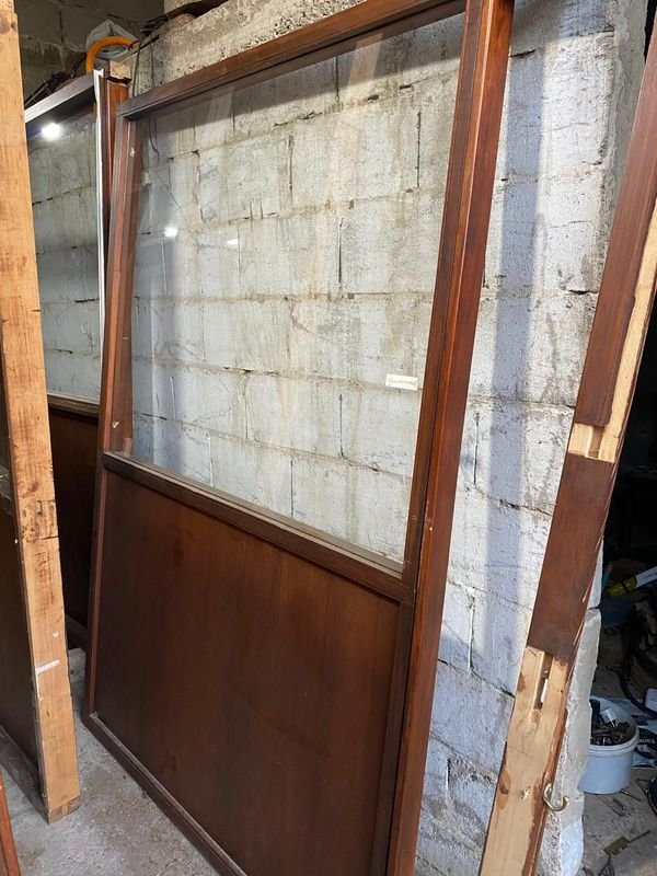 Mampara de Madera y Vidrio