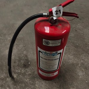 Extintor Portátil Rojo Grauser con Manguera y Manómetro - imagen 1
