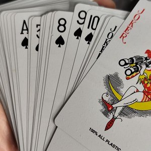 5 Mazos de Cartas: 4 Poker y 1 Española, Plásticas - imagen 4