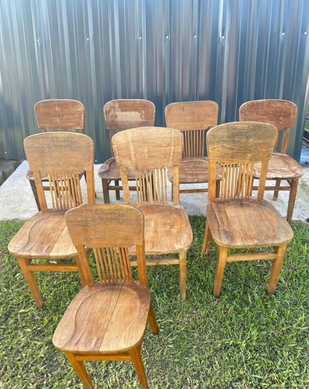 Lote de 8 Sillas Antiguas de Oficina de Madera