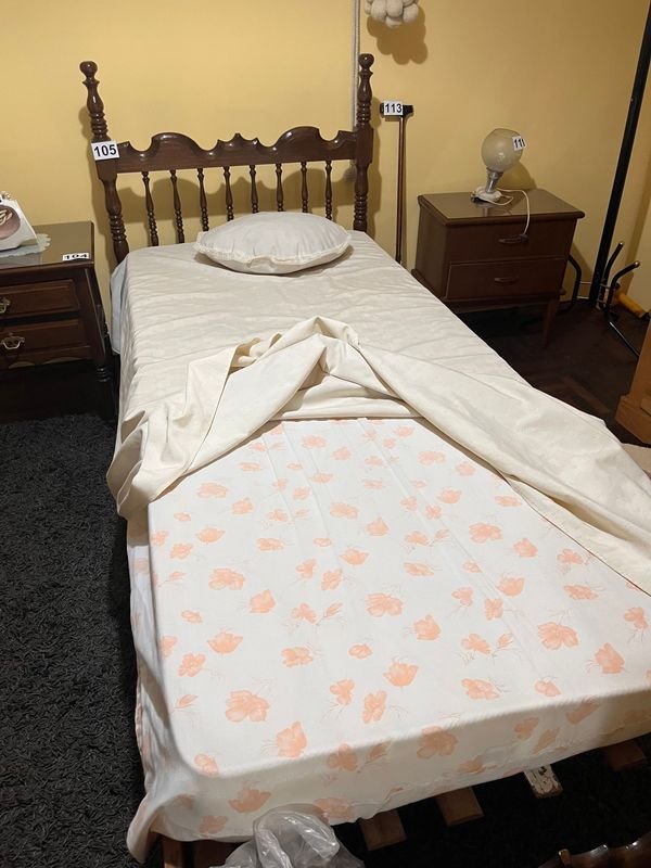Cama Inglésa y Colchón de Una Plaza - Muebles de Hogar - imagen 3