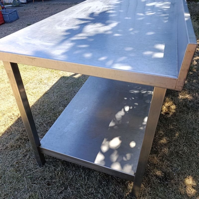 Mesa de Acero Inoxidable con Estante Inferior - imagen 6