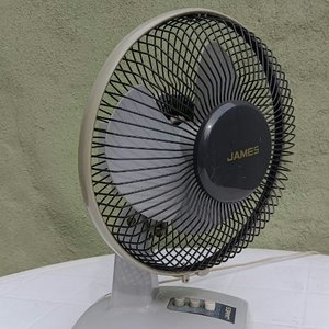 Ventilador de Mesa Chico Marca James - Gris - imagen 3