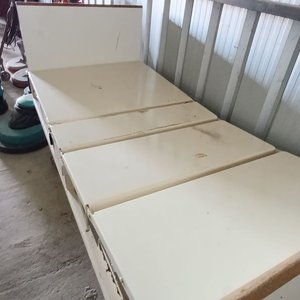 Cama Hospitalaria Articulada Manual con Ruedas - imagen 4