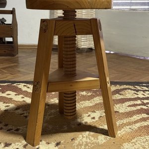 Banco de Madera con Altura Regulable y 3 Patas - imagen 2