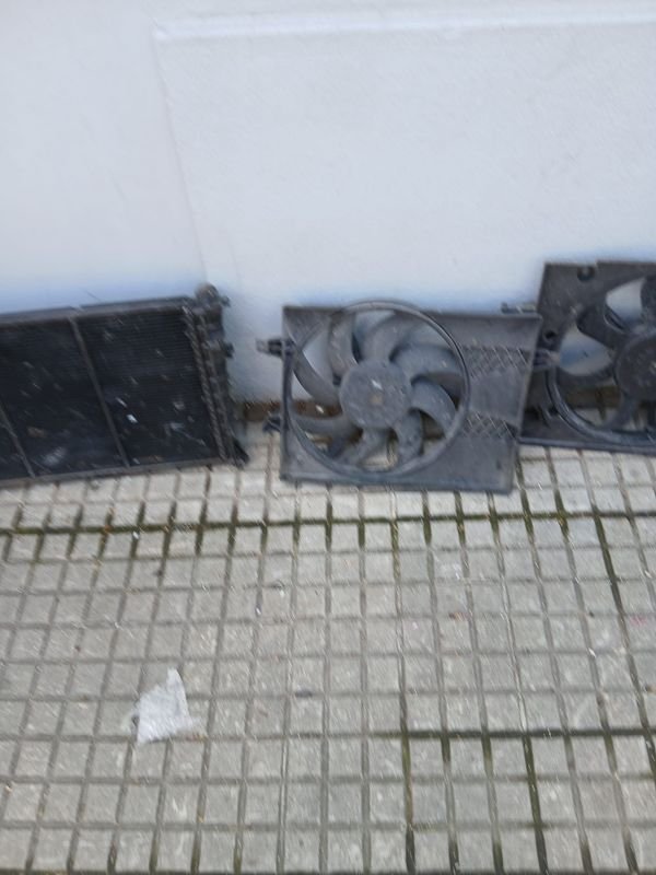 Lote de Repuestos Automotrices: Electroventiladores, Radiadores y Equipos de Calefacción