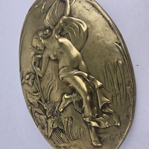 Placa Art Nouveau en Bronce con Figura Femenina y Flora - imagen 3