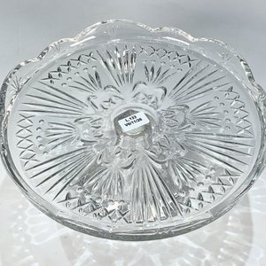 Plato para Tortas de Vidrio Transparente con Pie Central y Borde Ondulado - imagen 3