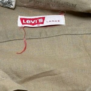 Lote de Dos Camisas de Hombre: Levi's y Mufti Jeans - imagen 3