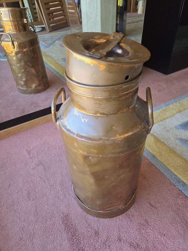 Lote siguiente: Tacho lechero cobreado del departamento de Flores con Conaprole
