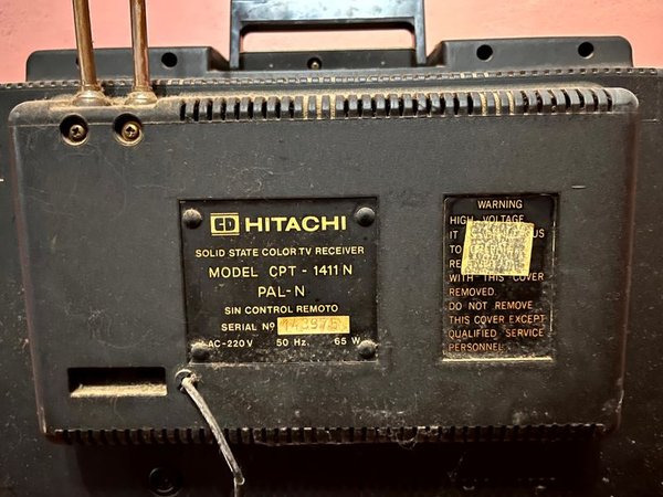 Antiguo Televisor Hitachi Modelo CPT-1411 en Mueble de Madera Rustica - imagen 5