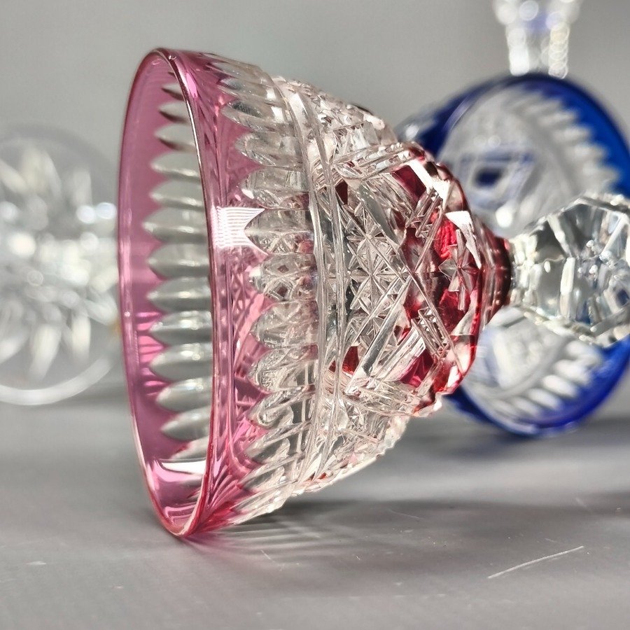 Cuatro copas de cristal Baccarat talladas y en diferentes colores - imagen 6