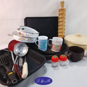 Lote siguiente: Asaderas, Palote y Varios Utensilios de Cocina