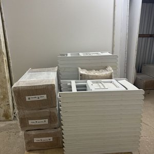 Lote de Sillas de Plástico Blanco para Eventos - imagen 5
