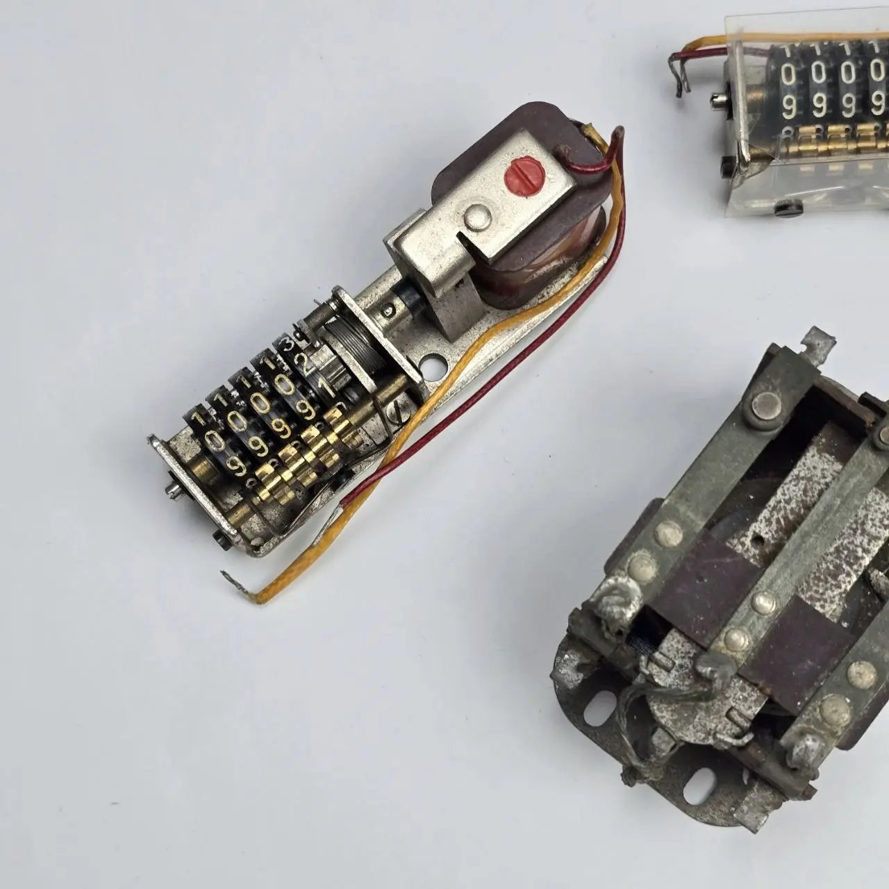 Item lote-42-relei-y-2-contadores - Image 1