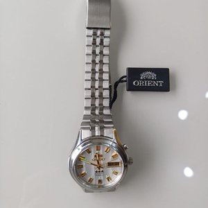 Reloj Orient Automático Acero Inoxidable Esfera Plateada con Detalles Verdes - imagen 3