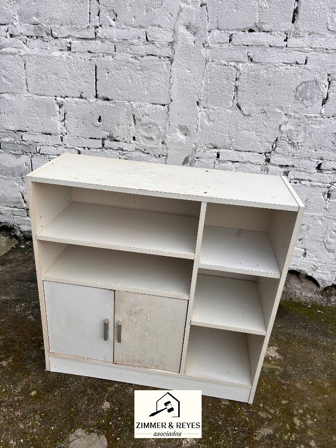 Mueble Blanco de MDF con Puertas y Estantes