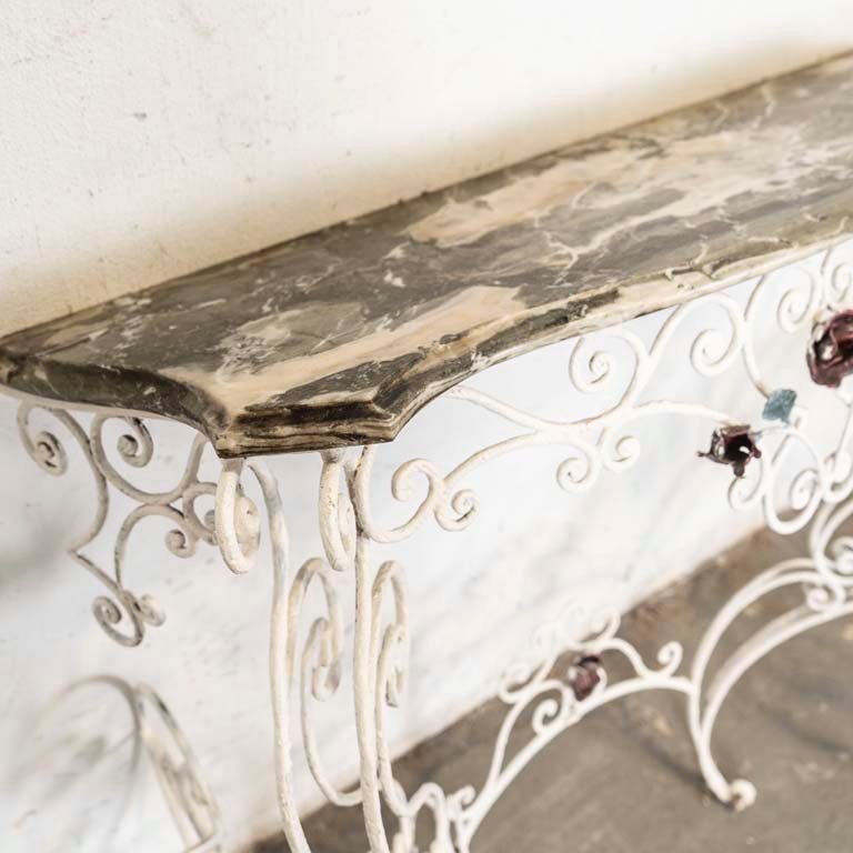 Muebles de hierro forjado con detalles de mármol - imagen 2