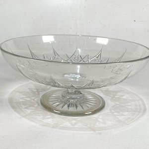 Lote anterior: Plato Elevado de Cristal Tallado con Diseño Geométrico - 23 cm
