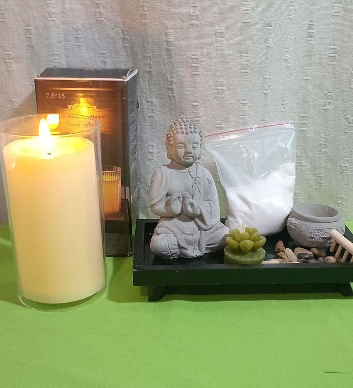 Lote anterior: Altar de buda con velas y piedras