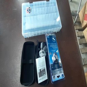 Lote siguiente: Linterna Recargable con Estuche y Caja Plástica Organizadora