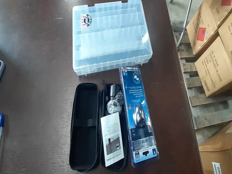 Linterna Recargable con Estuche y Caja Plástica Organizadora