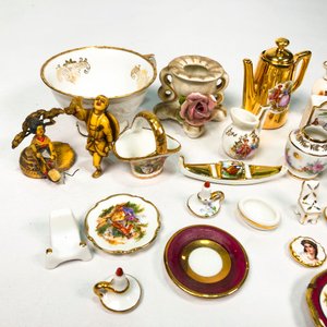 Lote de Porcelana Miniatura Limoges: Jarras, Tazas, Figuras y Más - imagen 3