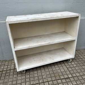 Lote siguiente: Estantería Auxiliar Blanca con Ruedas