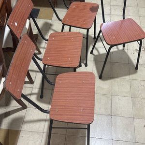 Lote anterior: Juego de 4 Sillas Metálicas con Asiento y Respaldo de Madera