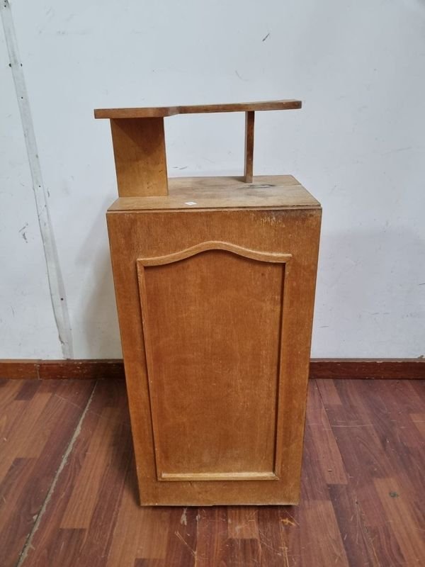Mueble Auxiliar de Madera con Puerta y Estantes