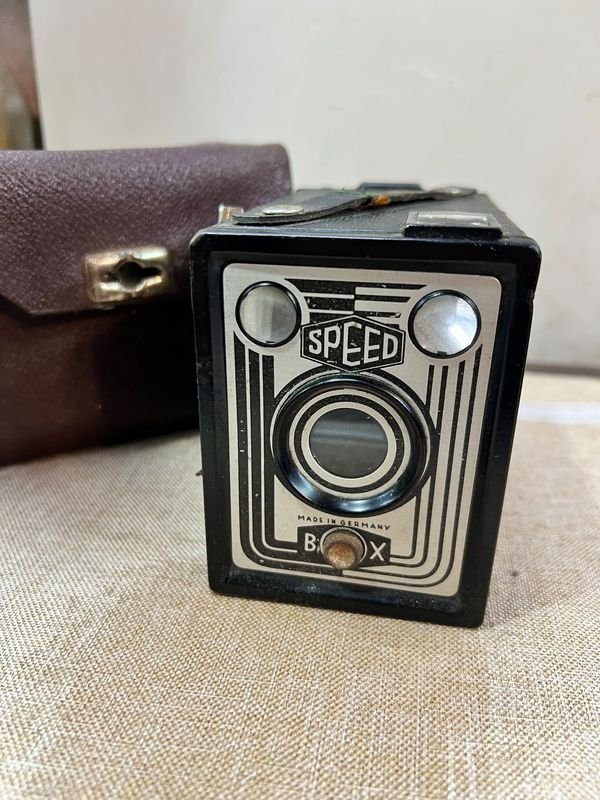 Cámara Fotográfica Antigua "Speed Box" Made in Germany con Estuche